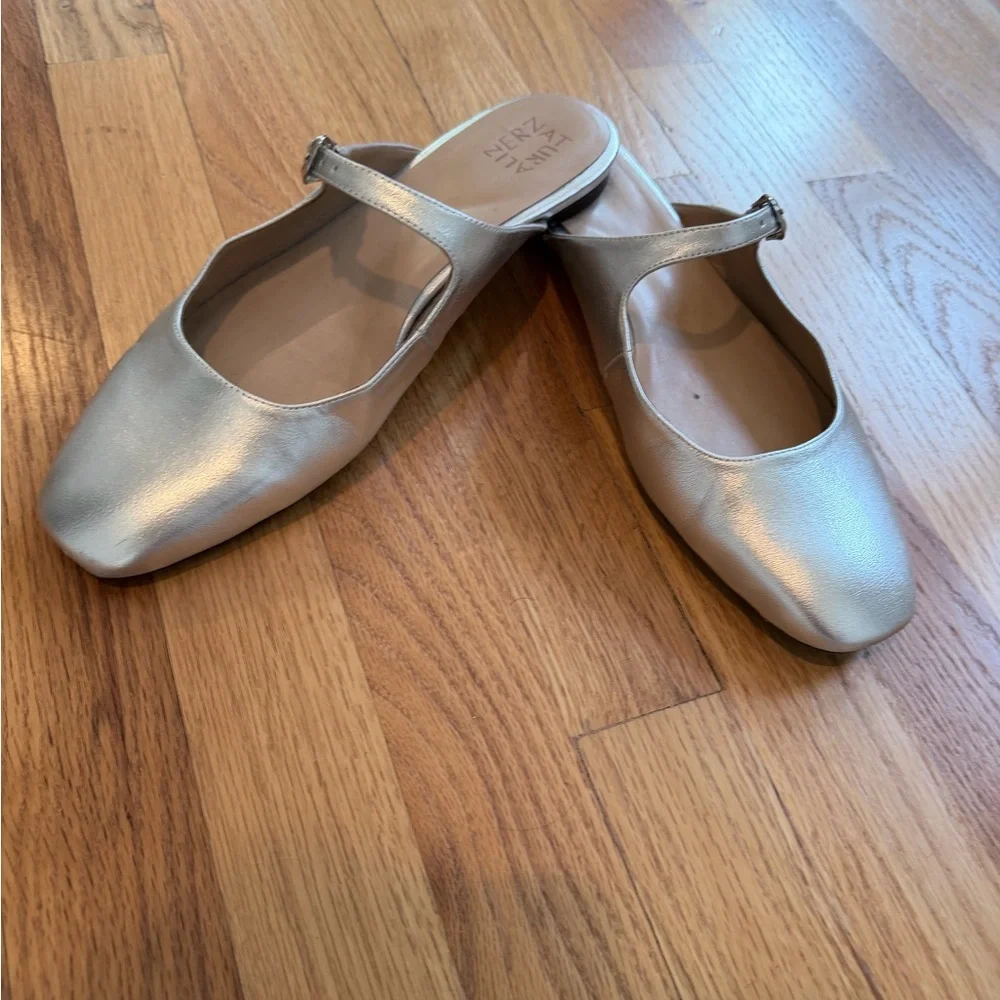 Naturalizer Mary Jane Mule in Silver Metallic, Size 11 - Picture 6 of 13